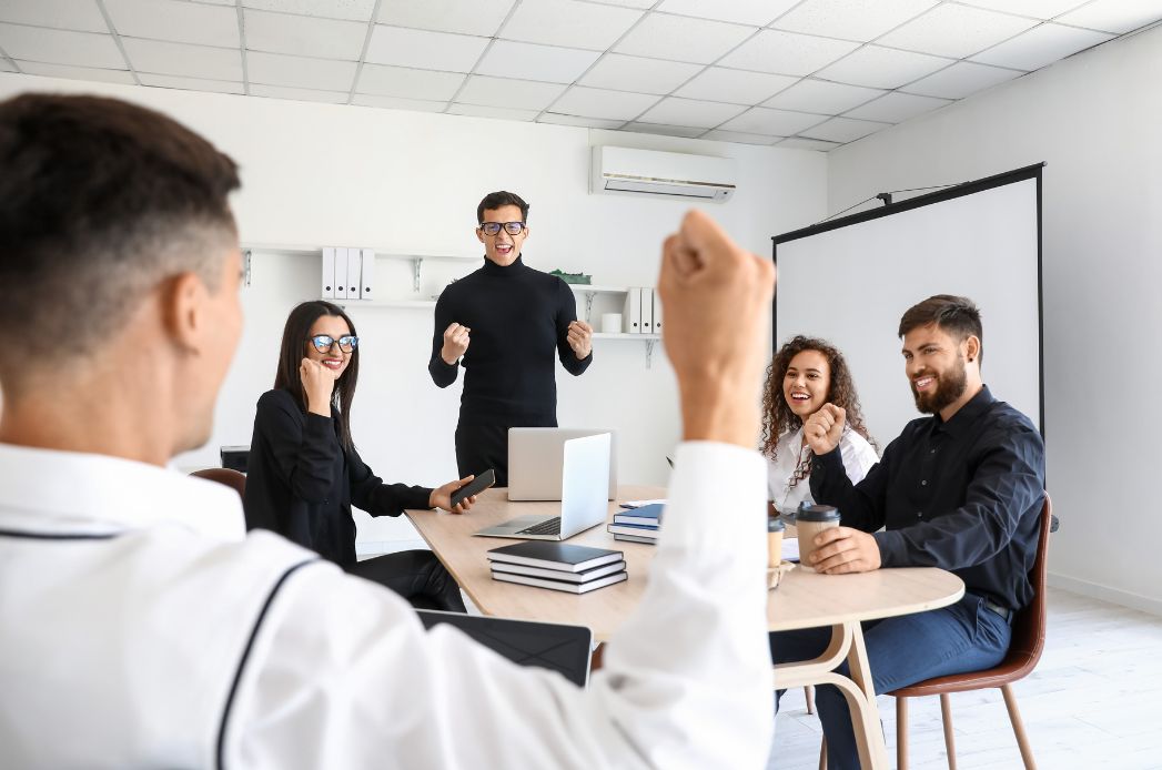 Personas motivadas tras la vuelta al trabajo